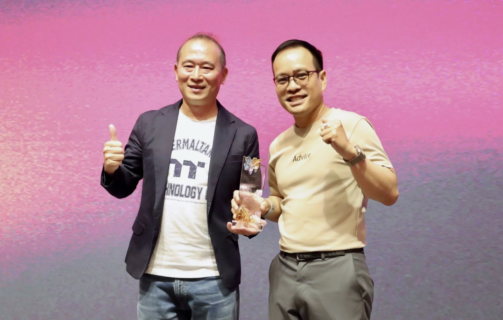 ผู้บริหาร Advice รับรางวัลบนเวที COMPUTEX 2026
